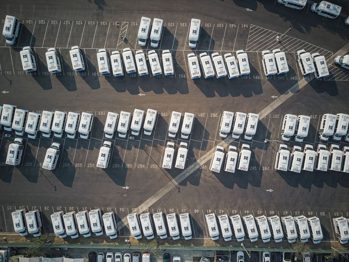 Comparaison de deux voitures neuves en concession pour un leasing LOA ou LLD